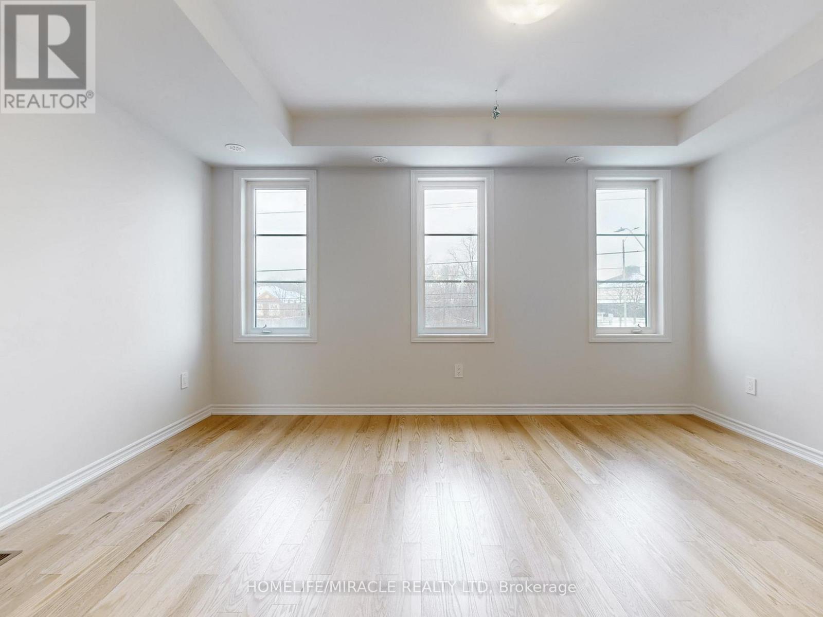 5909 Saigon Street, Mississauga (East Credit), Ontario  L5V 0E9 - Photo 3 - W12554570