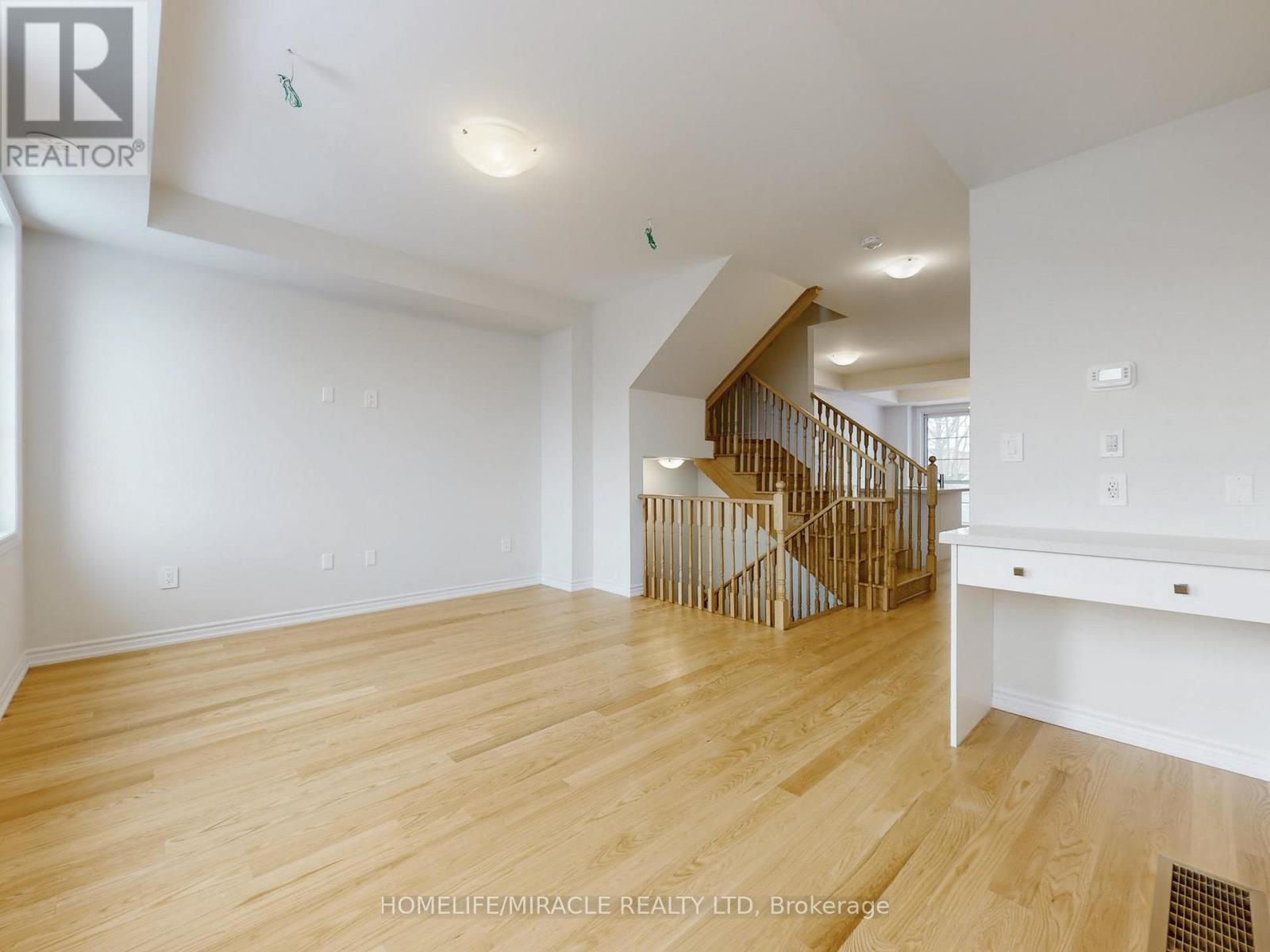 5909 Saigon Street, Mississauga (East Credit), Ontario  L5V 0E9 - Photo 4 - W12554570