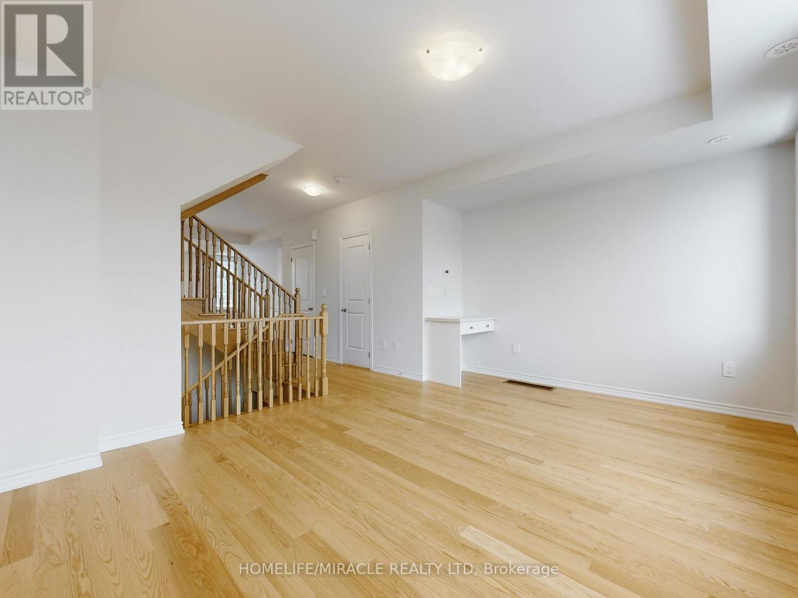 5909 Saigon Street, Mississauga (East Credit), Ontario  L5V 0E9 - Photo 5 - W12554570