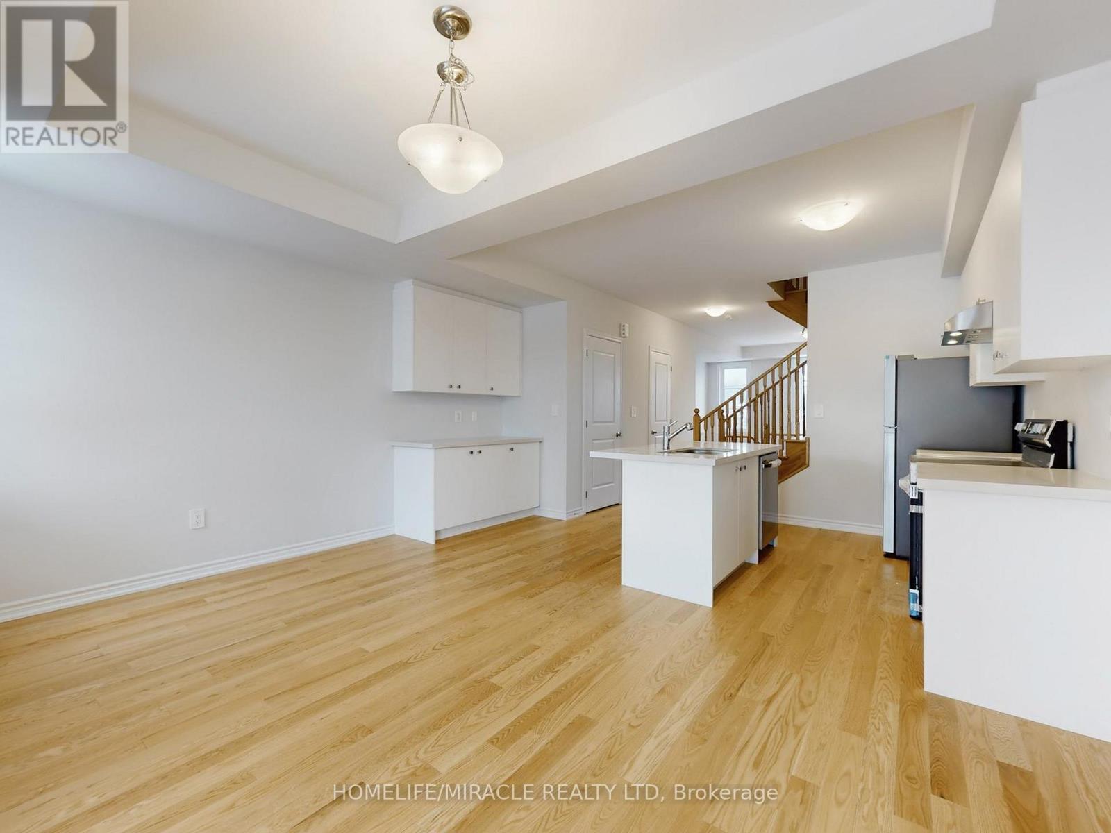 5909 Saigon Street, Mississauga (East Credit), Ontario  L5V 0E9 - Photo 8 - W12554570
