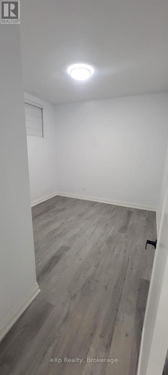 Lower - 180 Commercial Street, Welland, Ontario L3B 5Z6 - Photo 12 - X12596758