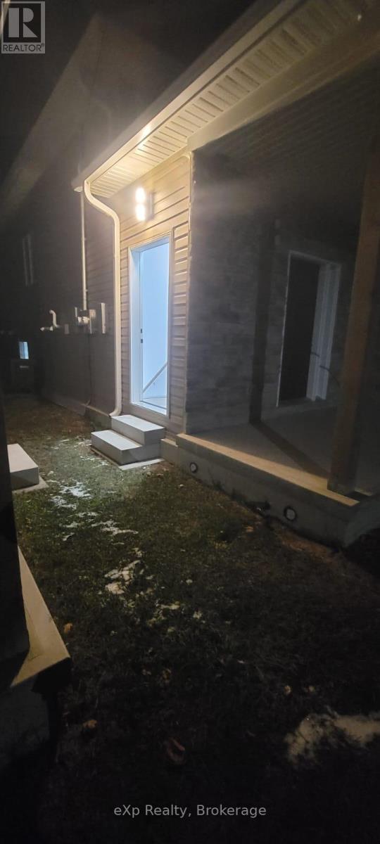 Lower - 180 Commercial Street, Welland, Ontario L3B 5Z6 - Photo 3 - X12596758