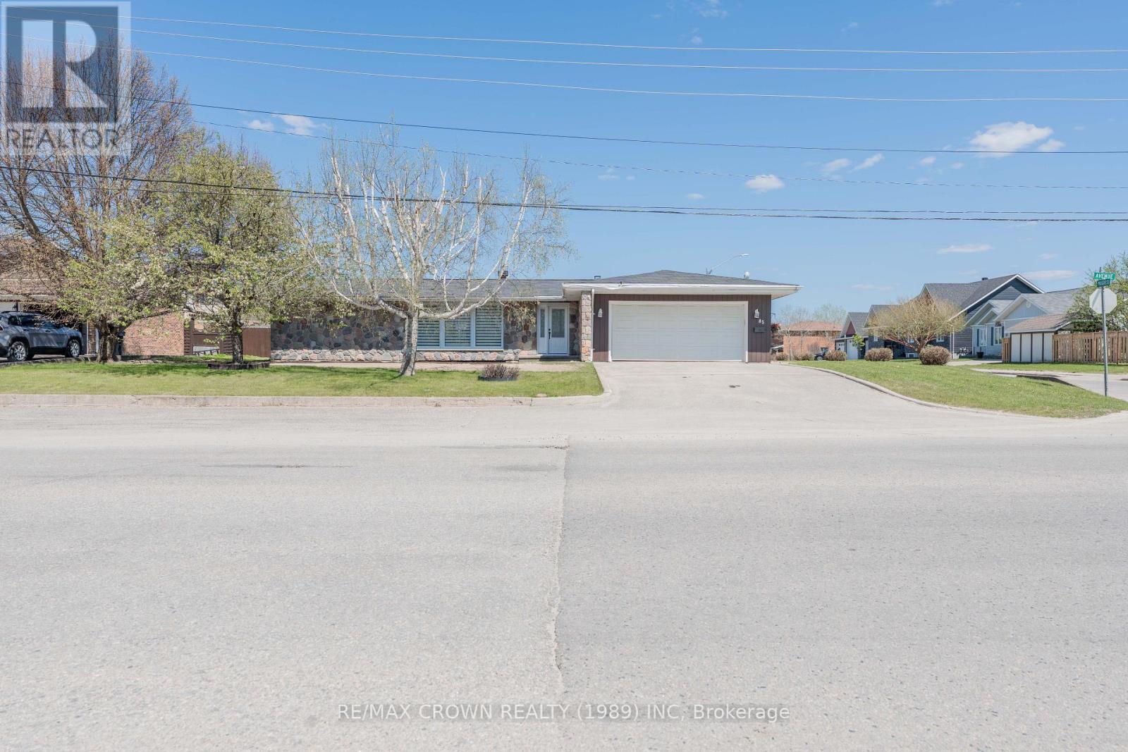 85 AVENUE ROAD, kapuskasing, Ontario