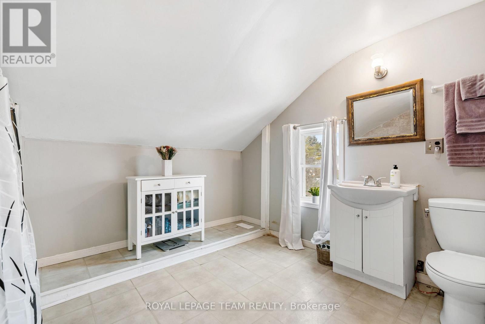 11509 Queen Street, North Dundas, Ontario  K0E 1J0 - Photo 18 - X12596790