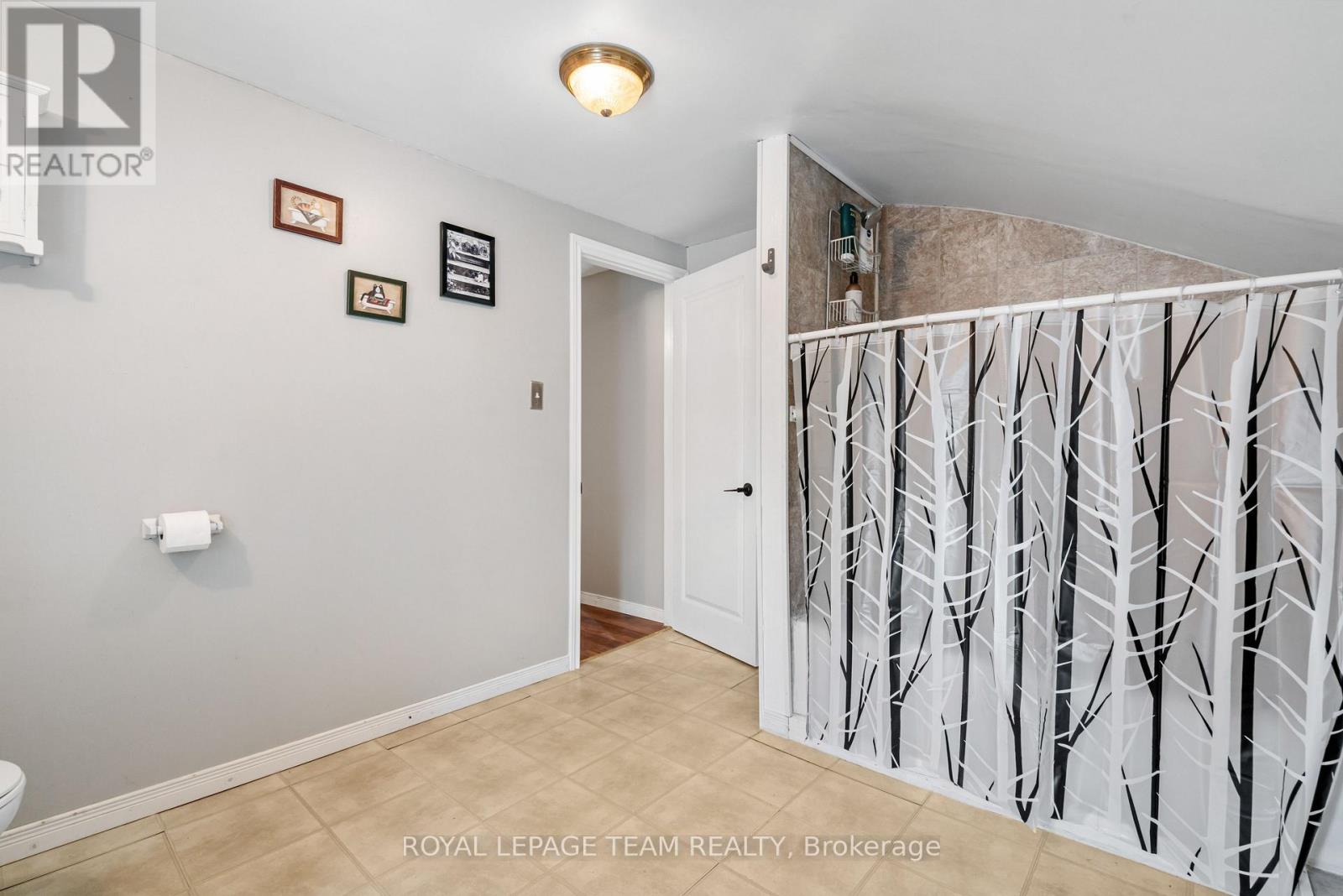 11509 Queen Street, North Dundas, Ontario  K0E 1J0 - Photo 19 - X12596790