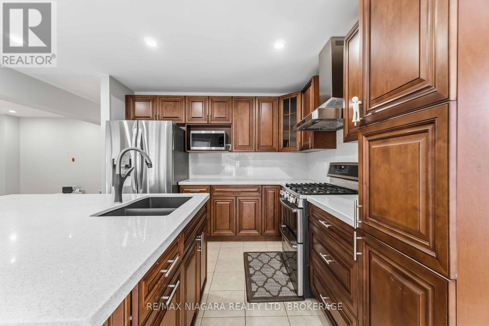 6537 St Michael Avenue, Niagara Falls (Forestview), Ontario  L2H 0C6 - Photo 6 - X12596768