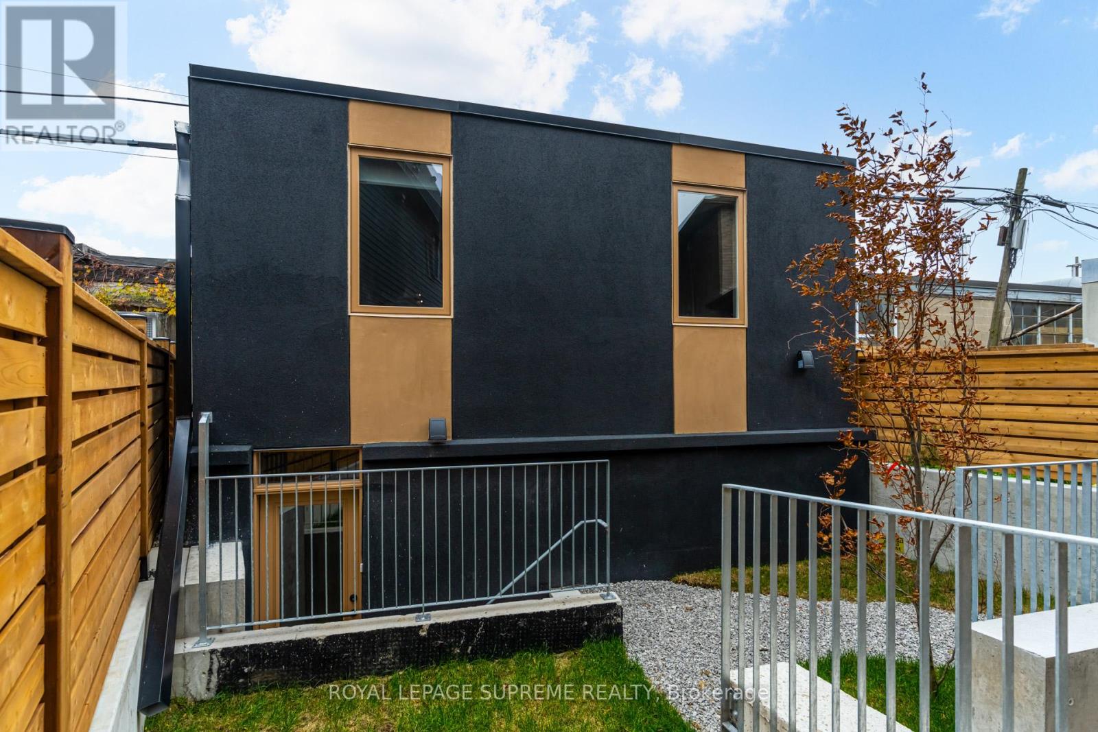 GARDEN - 101 BERNICE CRESCENT, Toronto, Ontario