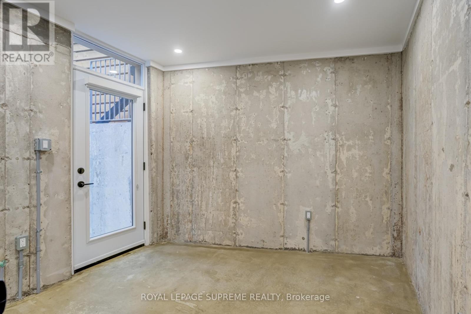 Garden - 101 Bernice Crescent, Toronto, Ontario  M6N 1W7 - Photo 10 - W12484677