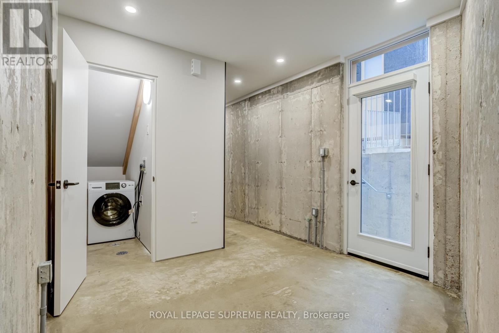 Garden - 101 Bernice Crescent, Toronto, Ontario  M6N 1W7 - Photo 12 - W12484677