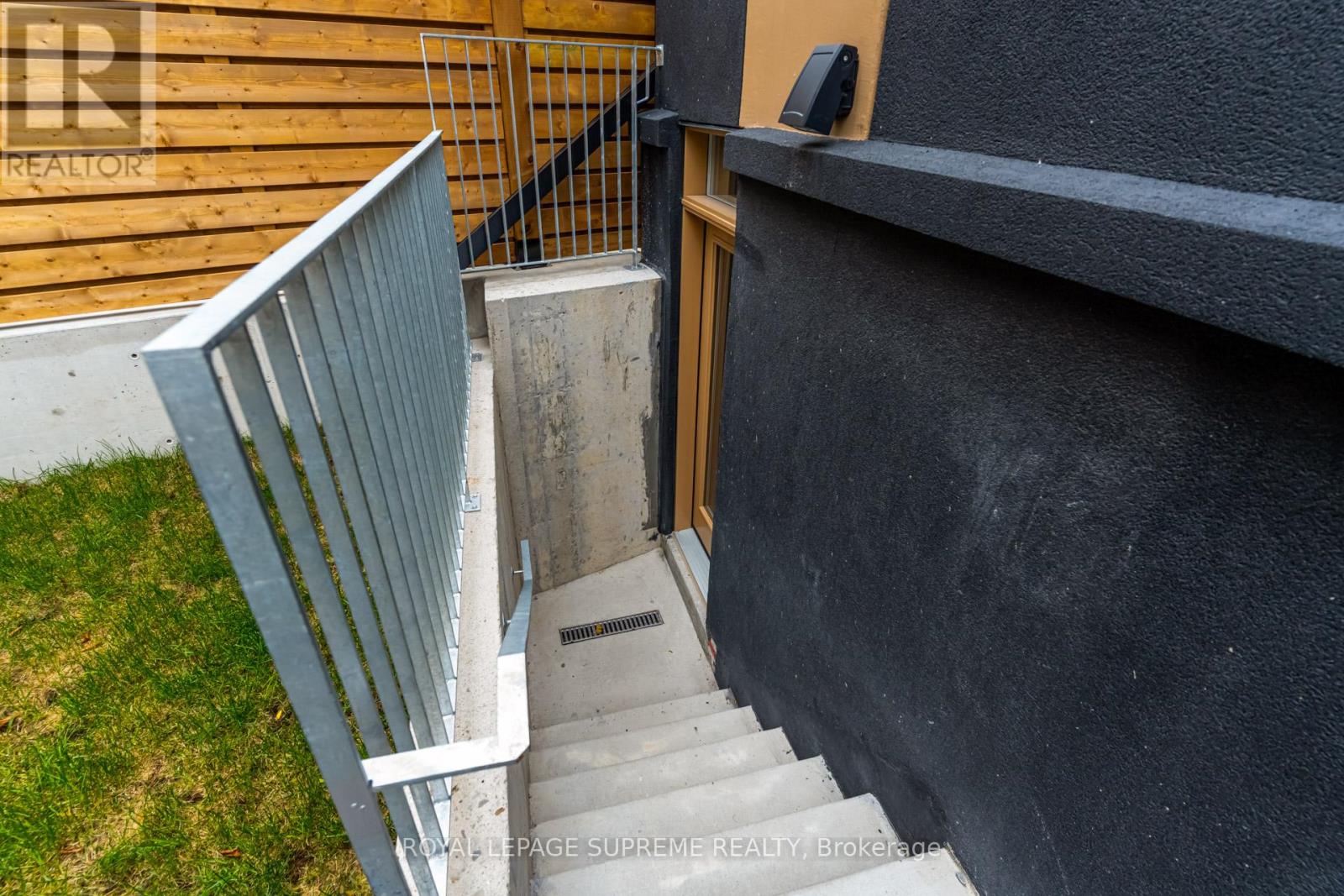 Garden - 101 Bernice Crescent, Toronto, Ontario  M6N 1W7 - Photo 4 - W12484677