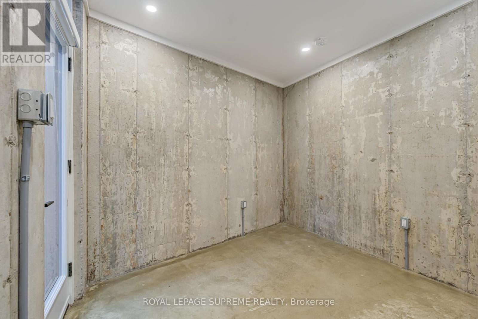 Garden - 101 Bernice Crescent, Toronto, Ontario  M6N 1W7 - Photo 9 - W12484677