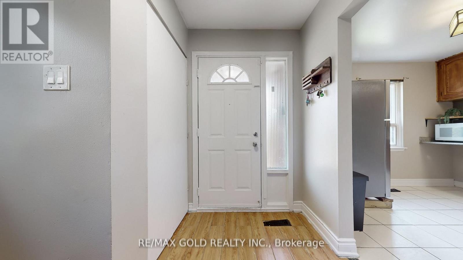 42 Murison Boulevard, Toronto, Ontario  M1B 2B2 - Photo 3 - E12594144