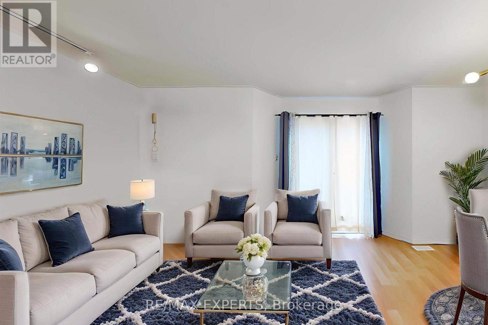 5631 Cortina Crescent, Mississauga, Ontario  L4Z 3R3 - Photo 2 - W12587842