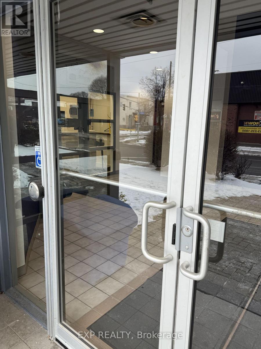 Suite 1 - 424 Catherine Street, Ottawa, Ontario  K1R 5T8 - Photo 2 - X12569198