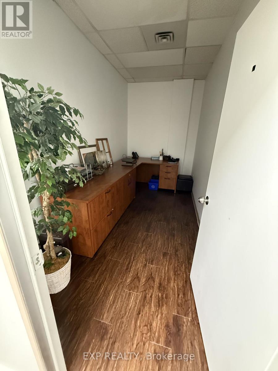 Suite 1 - 424 Catherine Street, Ottawa, Ontario  K1R 5T8 - Photo 9 - X12569198