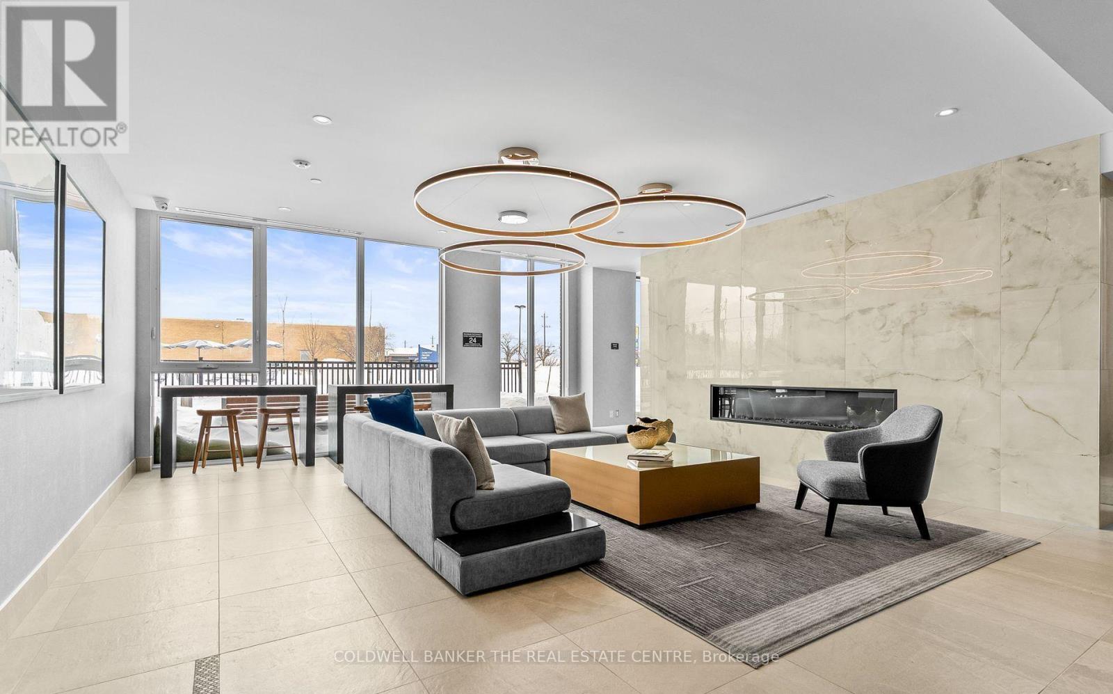 1301 - 185 Deerfield Road, Newmarket (Central Newmarket), Ontario  L3Y 0G7 - Photo 3 - N12596772