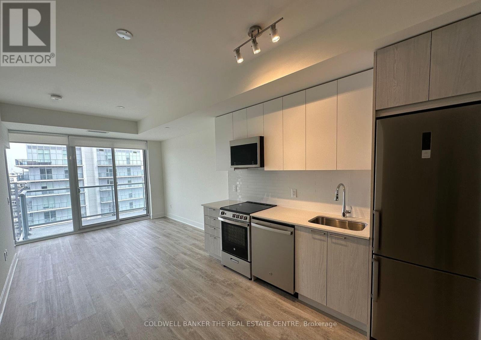 1301 - 185 Deerfield Road, Newmarket (Central Newmarket), Ontario  L3Y 0G7 - Photo 5 - N12596772