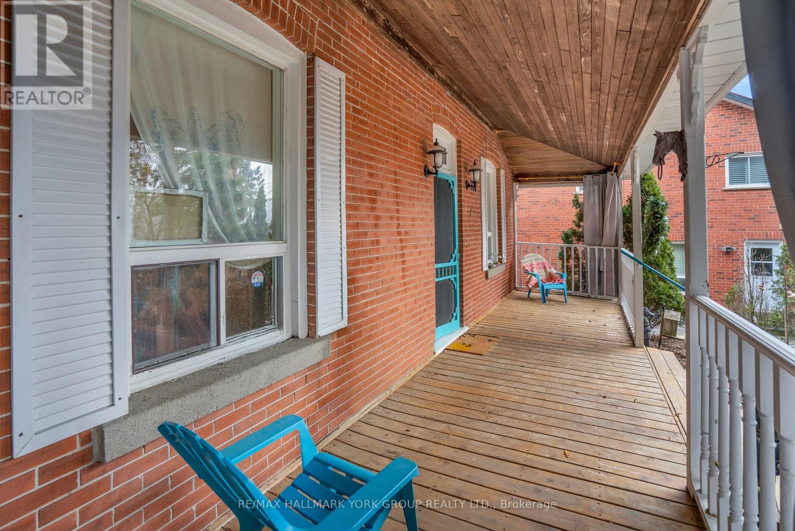 22 Marksbury Court, Aurora, Ontario  L4G 5G6 - Photo 3 - N12596808