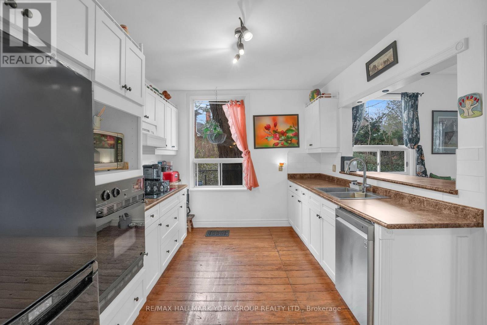 22 Marksbury Court, Aurora, Ontario  L4G 5G6 - Photo 6 - N12596808