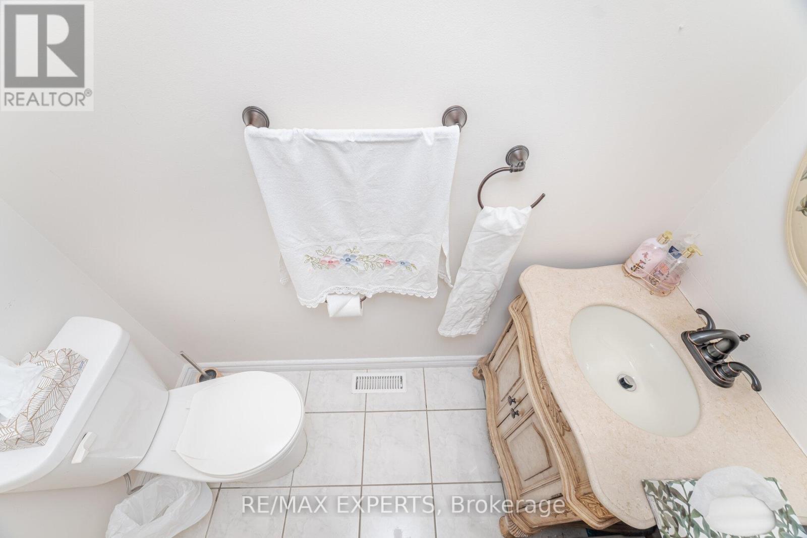 29 Kayla Crescent, Vaughan (Maple), Ontario  L6A 3P6 - Photo 21 - N12596812