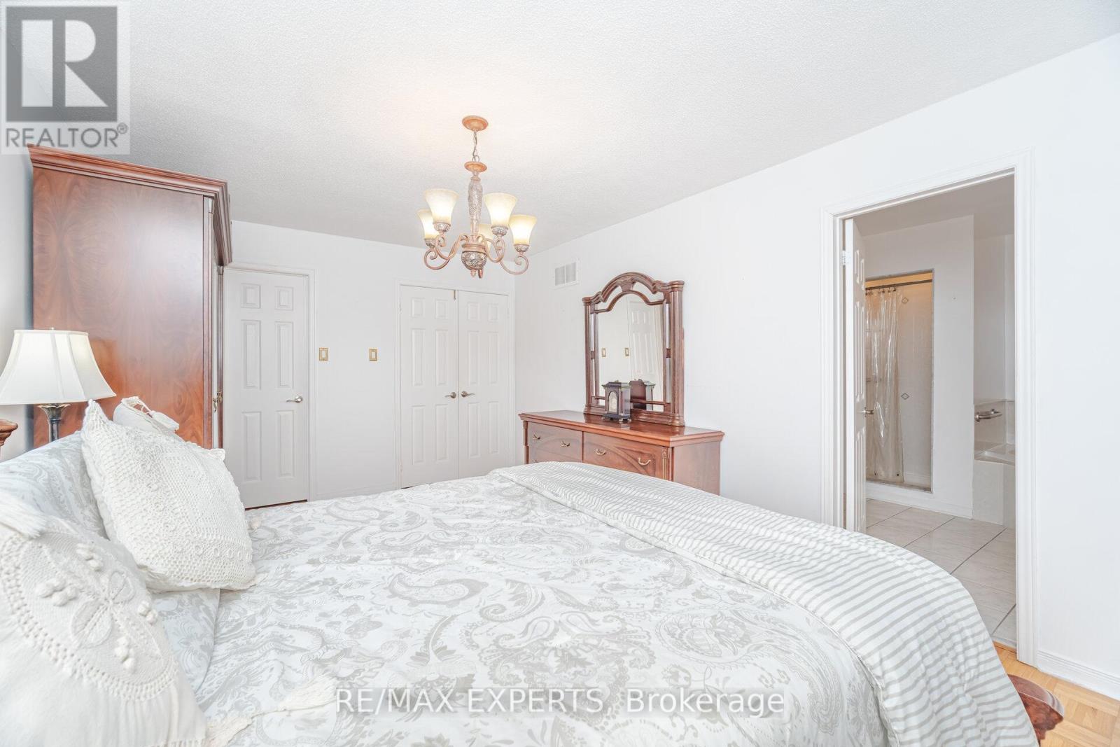 29 Kayla Crescent, Vaughan (Maple), Ontario  L6A 3P6 - Photo 26 - N12596812