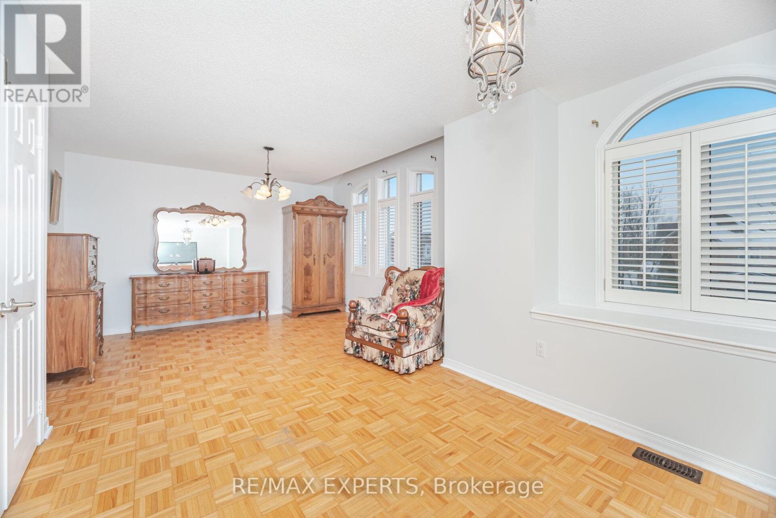 29 Kayla Crescent, Vaughan (Maple), Ontario  L6A 3P6 - Photo 32 - N12596812