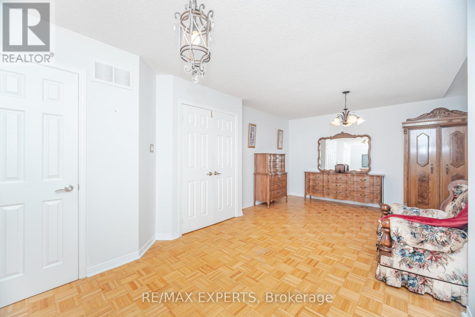 29 Kayla Crescent, Vaughan (Maple), Ontario  L6A 3P6 - Photo 33 - N12596812