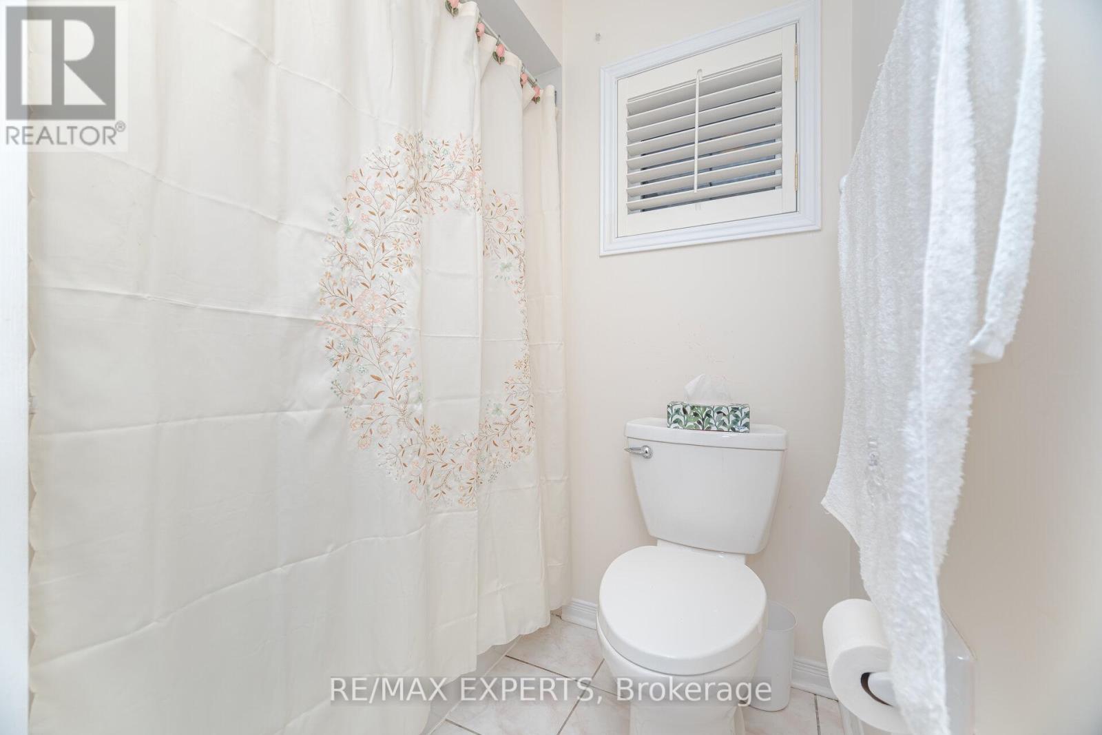 29 Kayla Crescent, Vaughan (Maple), Ontario  L6A 3P6 - Photo 37 - N12596812