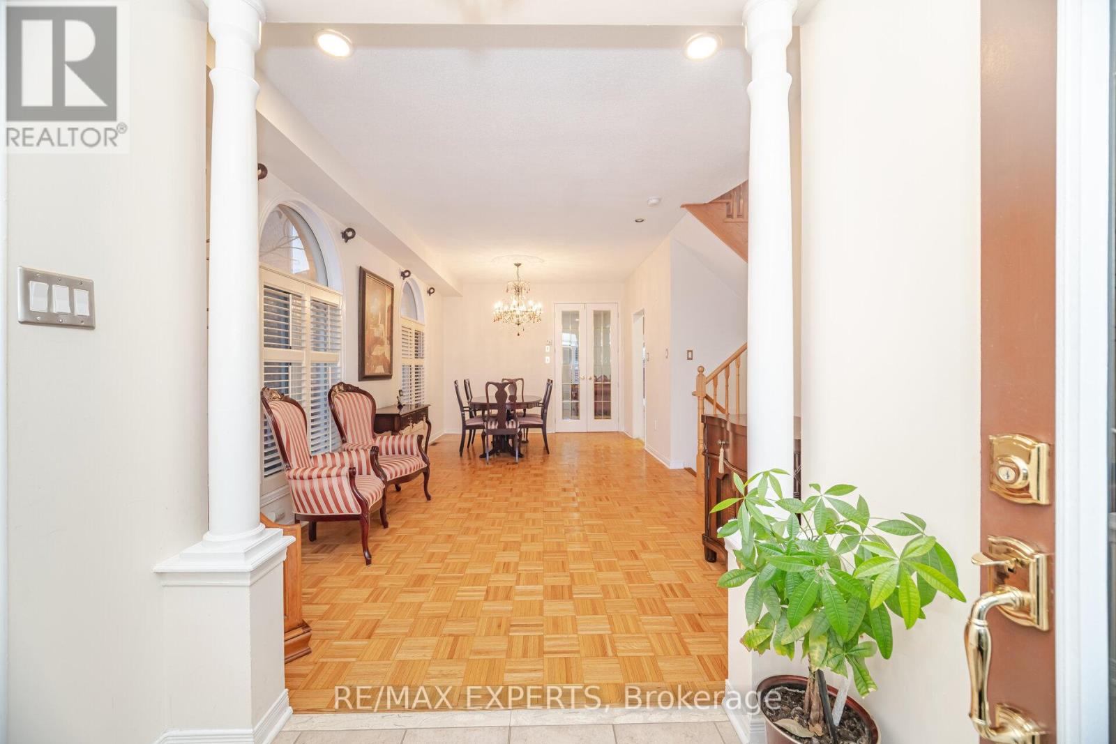 29 Kayla Crescent, Vaughan (Maple), Ontario  L6A 3P6 - Photo 6 - N12596812