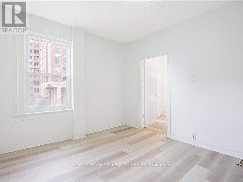 2 - 166 Main Street N, Brampton, Ontario  L6V 1N9 - Photo 2 - W12596748