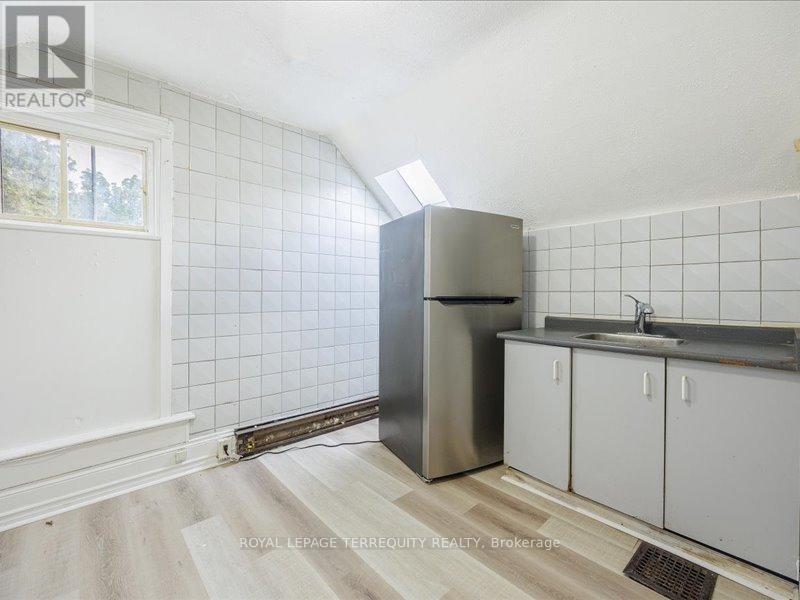 2 - 166 Main Street N, Brampton, Ontario  L6V 1N9 - Photo 3 - W12596748