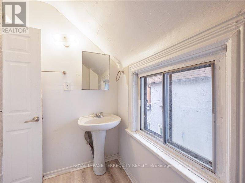 2 - 166 Main Street N, Brampton, Ontario  L6V 1N9 - Photo 9 - W12596748