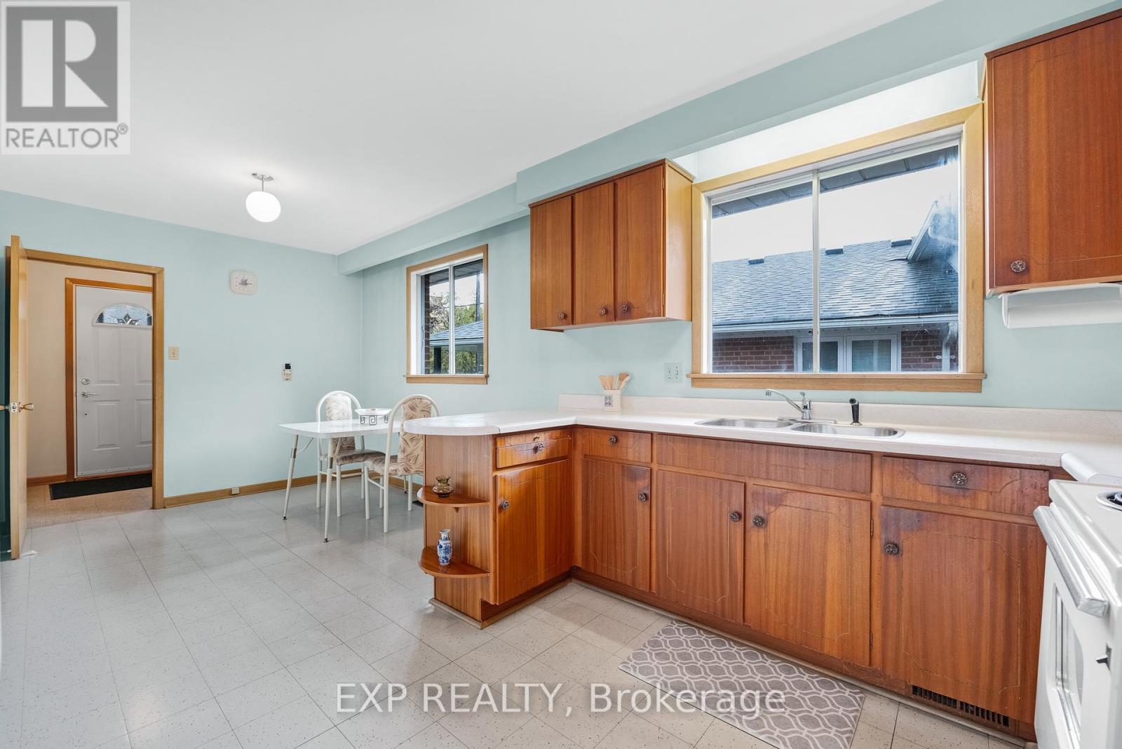 28 Aviemore Drive, Toronto, Ontario M9L 2L5 - Photo 13 - W12596750