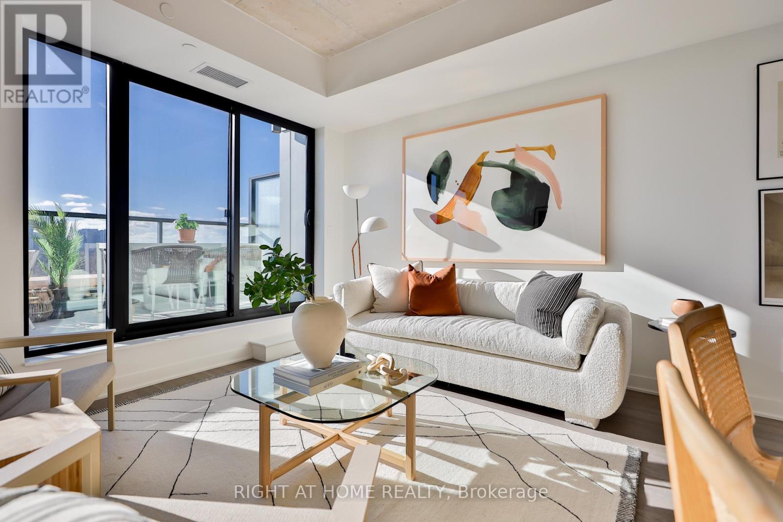 604 - 2720 DUNDAS STREET W, Toronto, Ontario