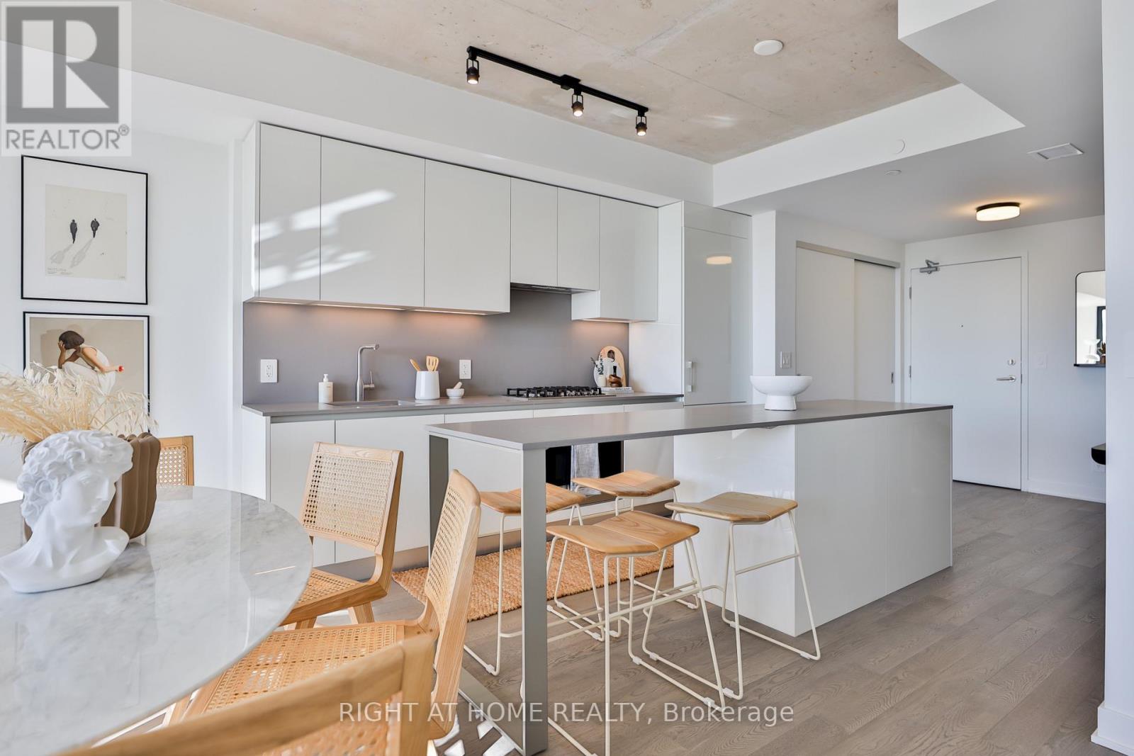 604 - 2720 Dundas Street W, Toronto, Ontario  M6P 0C3 - Photo 11 - W12596762