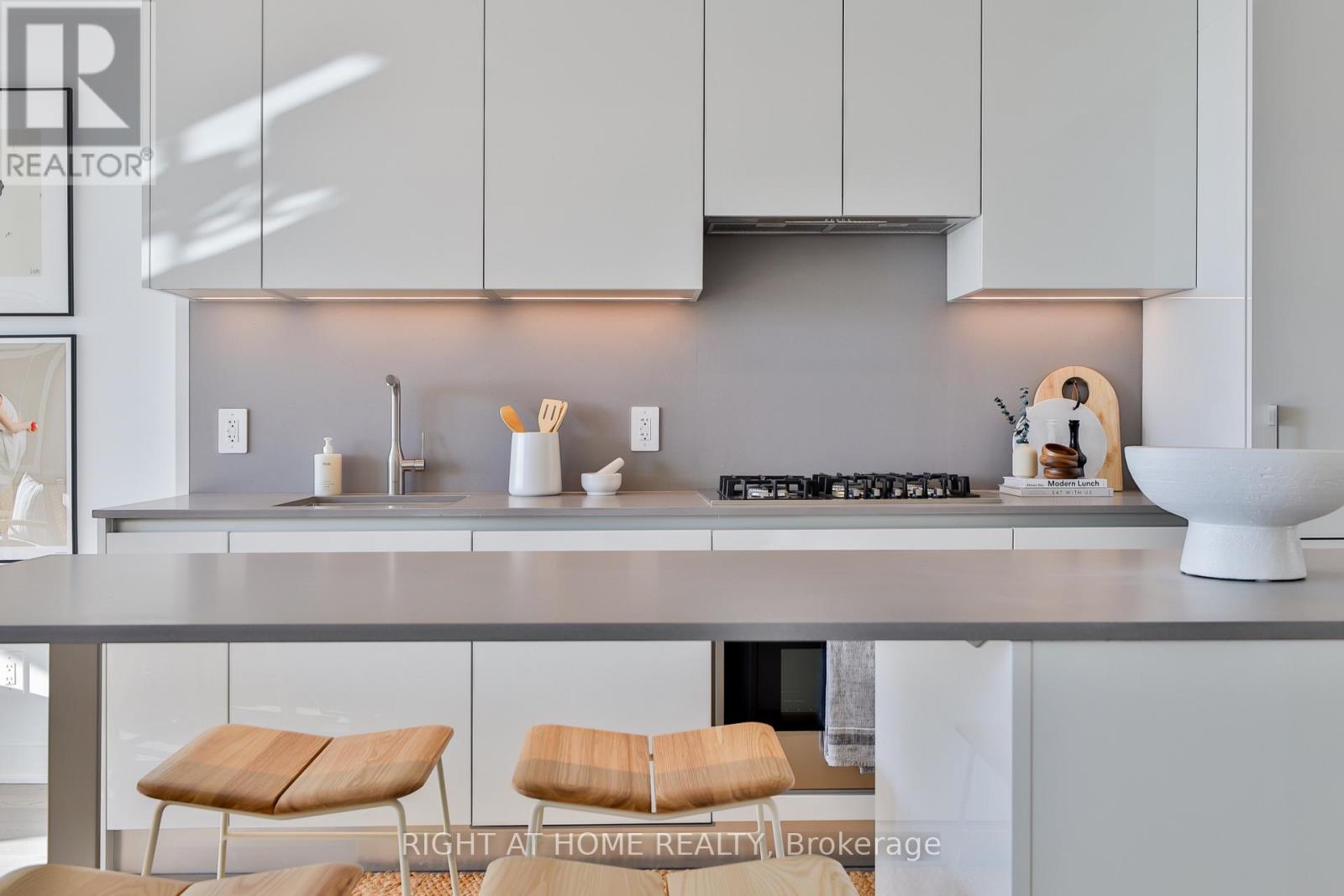 604 - 2720 Dundas Street W, Toronto, Ontario  M6P 0C3 - Photo 12 - W12596762