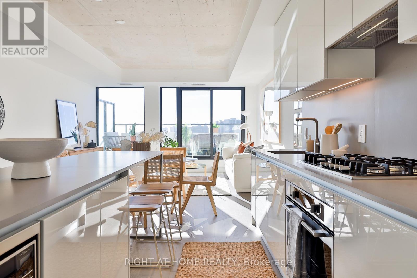 604 - 2720 Dundas Street W, Toronto, Ontario  M6P 0C3 - Photo 13 - W12596762