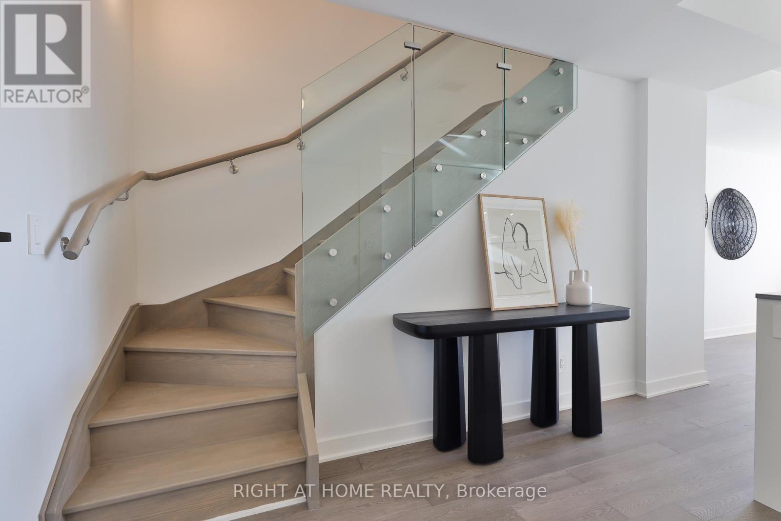 604 - 2720 Dundas Street W, Toronto, Ontario  M6P 0C3 - Photo 14 - W12596762