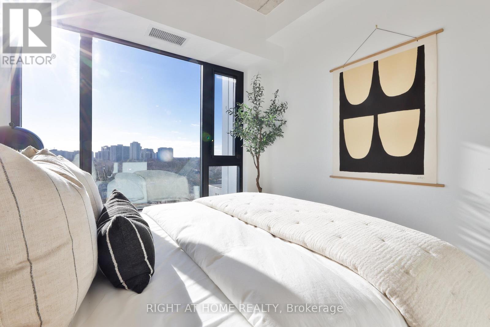 604 - 2720 Dundas Street W, Toronto, Ontario  M6P 0C3 - Photo 17 - W12596762