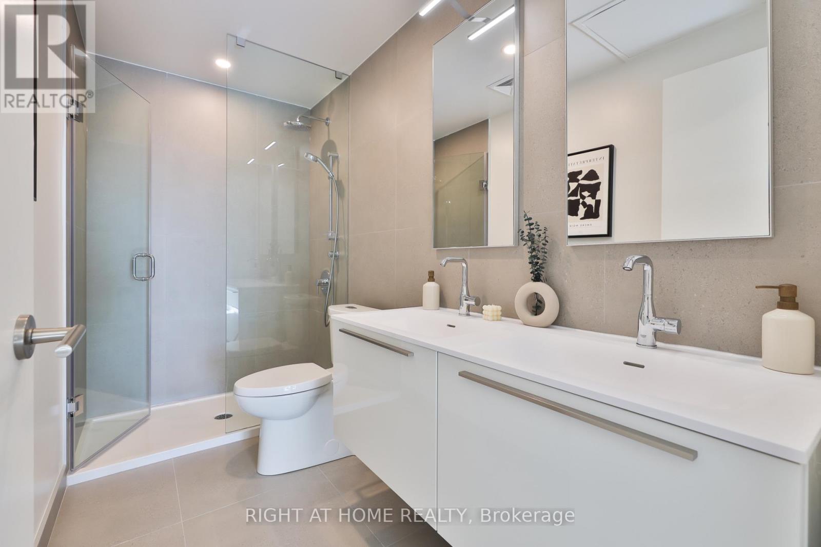 604 - 2720 Dundas Street W, Toronto, Ontario  M6P 0C3 - Photo 18 - W12596762