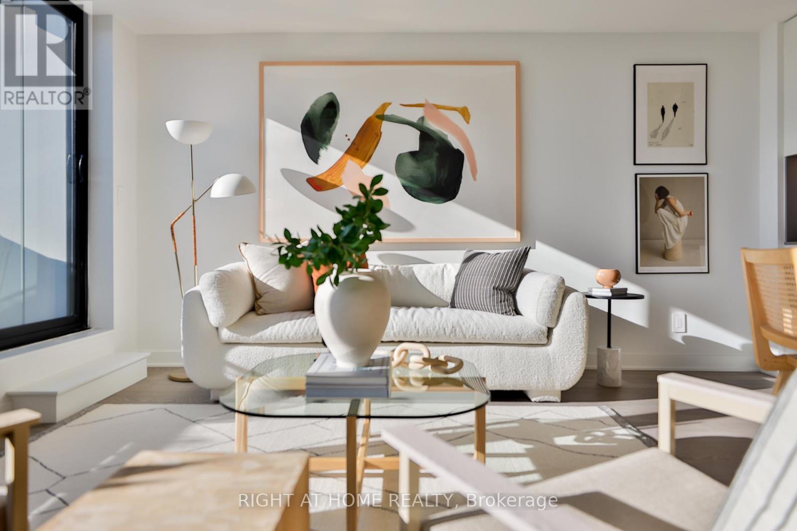 604 - 2720 Dundas Street W, Toronto, Ontario  M6P 0C3 - Photo 2 - W12596762