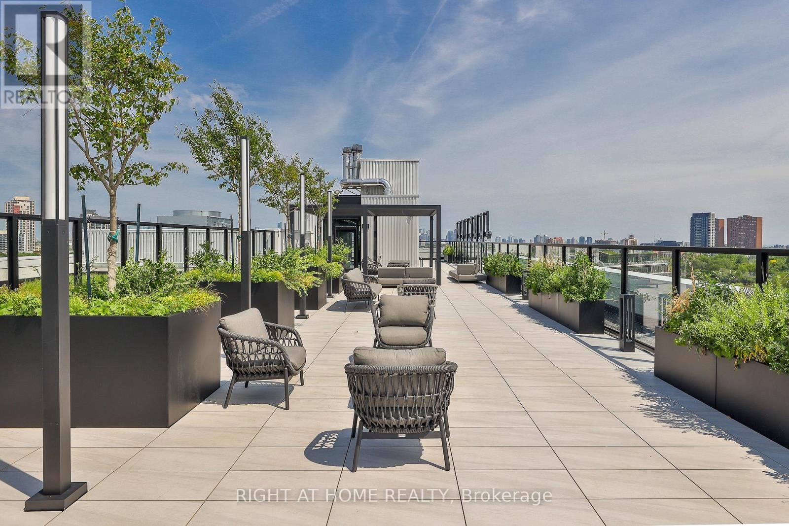 604 - 2720 Dundas Street W, Toronto, Ontario  M6P 0C3 - Photo 25 - W12596762