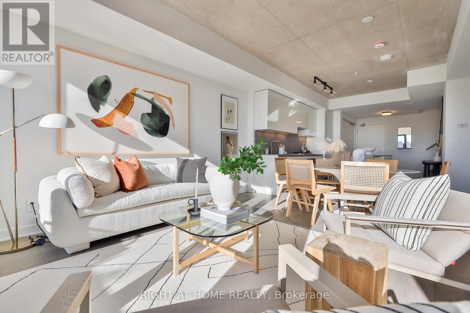 604 - 2720 Dundas Street W, Toronto, Ontario  M6P 0C3 - Photo 3 - W12596762