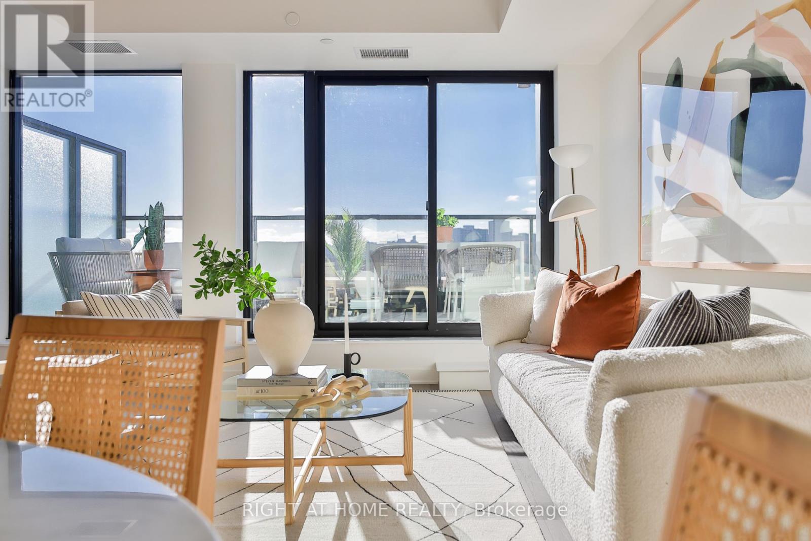 604 - 2720 Dundas Street W, Toronto, Ontario  M6P 0C3 - Photo 5 - W12596762