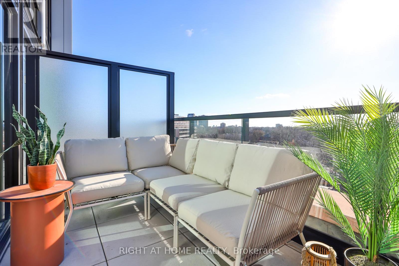 604 - 2720 Dundas Street W, Toronto, Ontario  M6P 0C3 - Photo 7 - W12596762