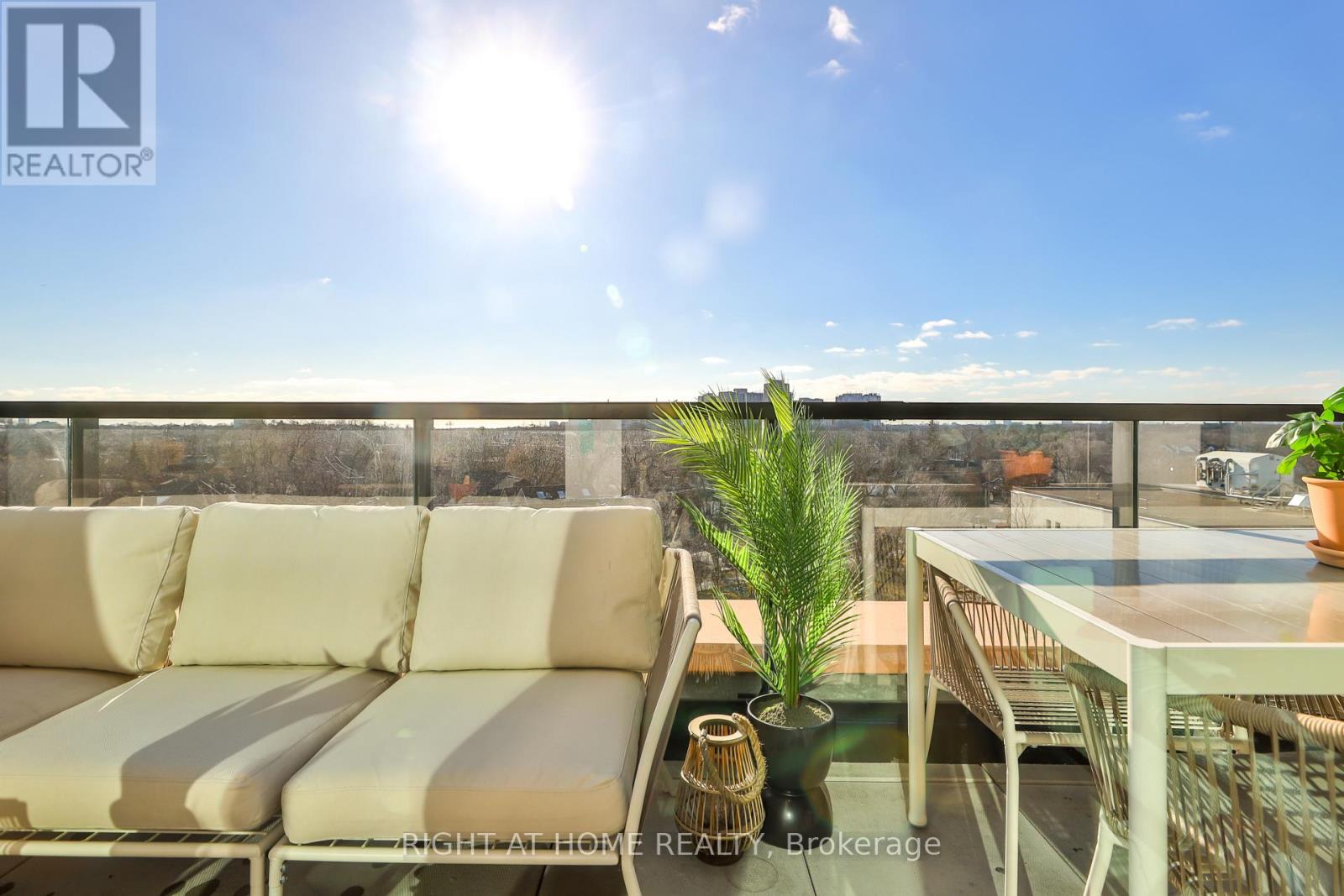 604 - 2720 Dundas Street W, Toronto, Ontario  M6P 0C3 - Photo 9 - W12596762