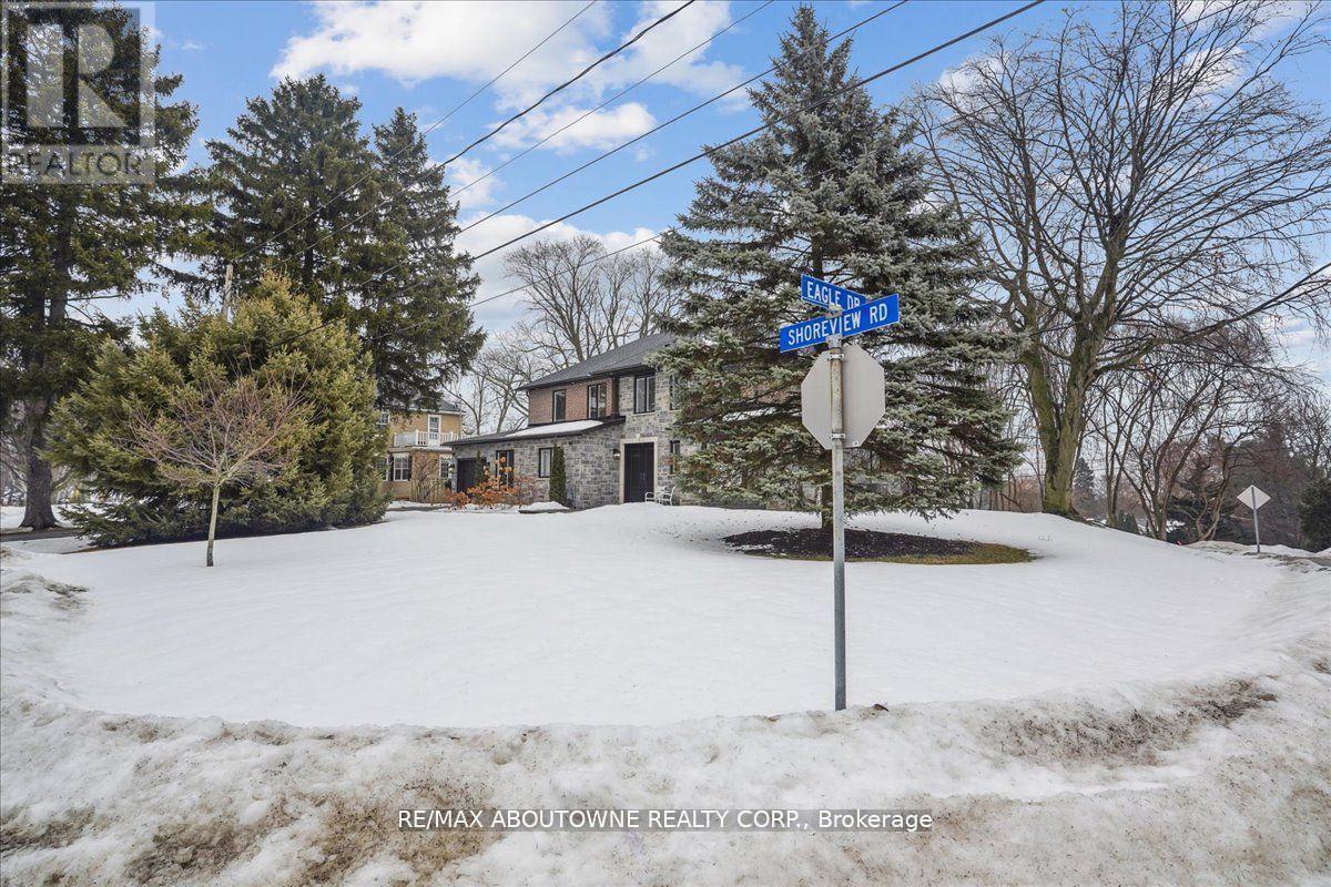 332 Shoreview Road, Burlington, Ontario  L7T 2N5 - Photo 4 - W12596780