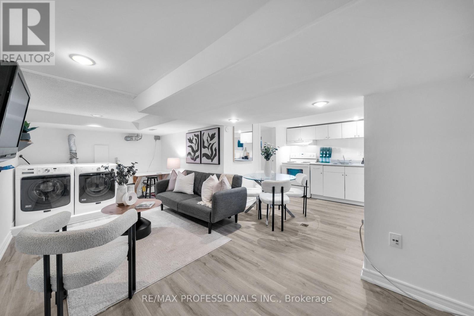 LOWER - 176 SIXTH STREET, Toronto, Ontario