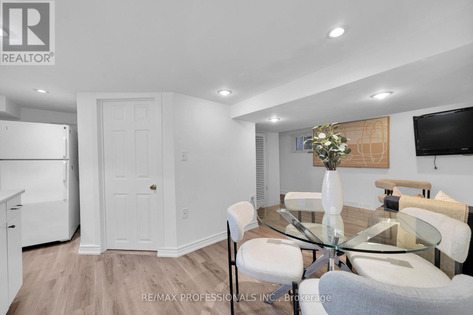 Lower - 176 Sixth Street, Toronto, Ontario  M8V 3A5 - Photo 4 - W12596788