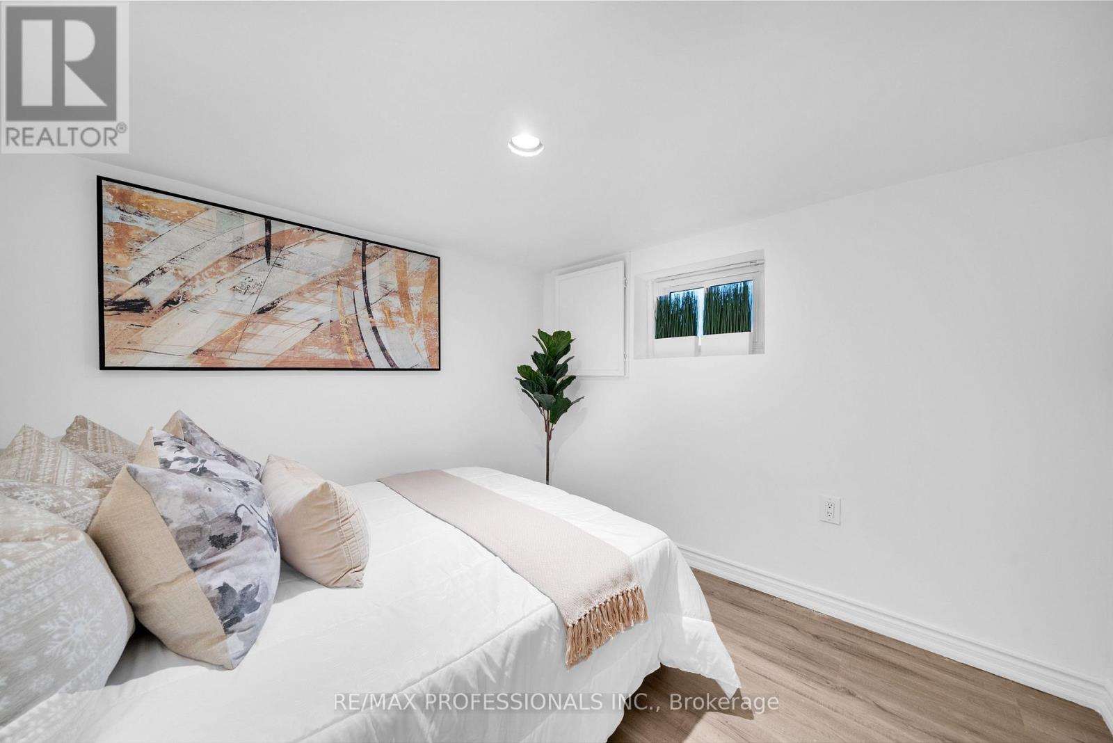 Lower - 176 Sixth Street, Toronto, Ontario  M8V 3A5 - Photo 7 - W12596788